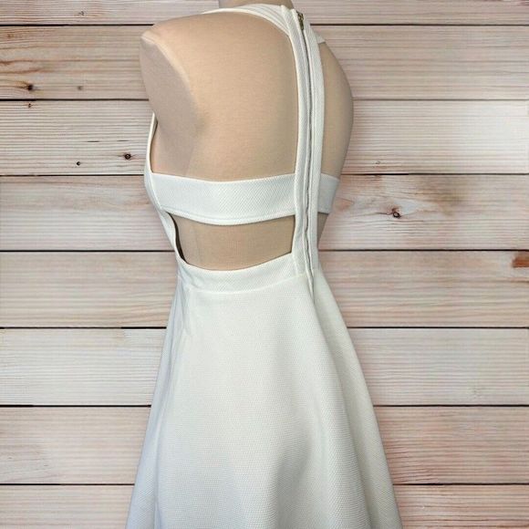 Charlotte Russe White Plunge Neck Cut-out back Skater Dress sz 6 - Picture 3 of 7
